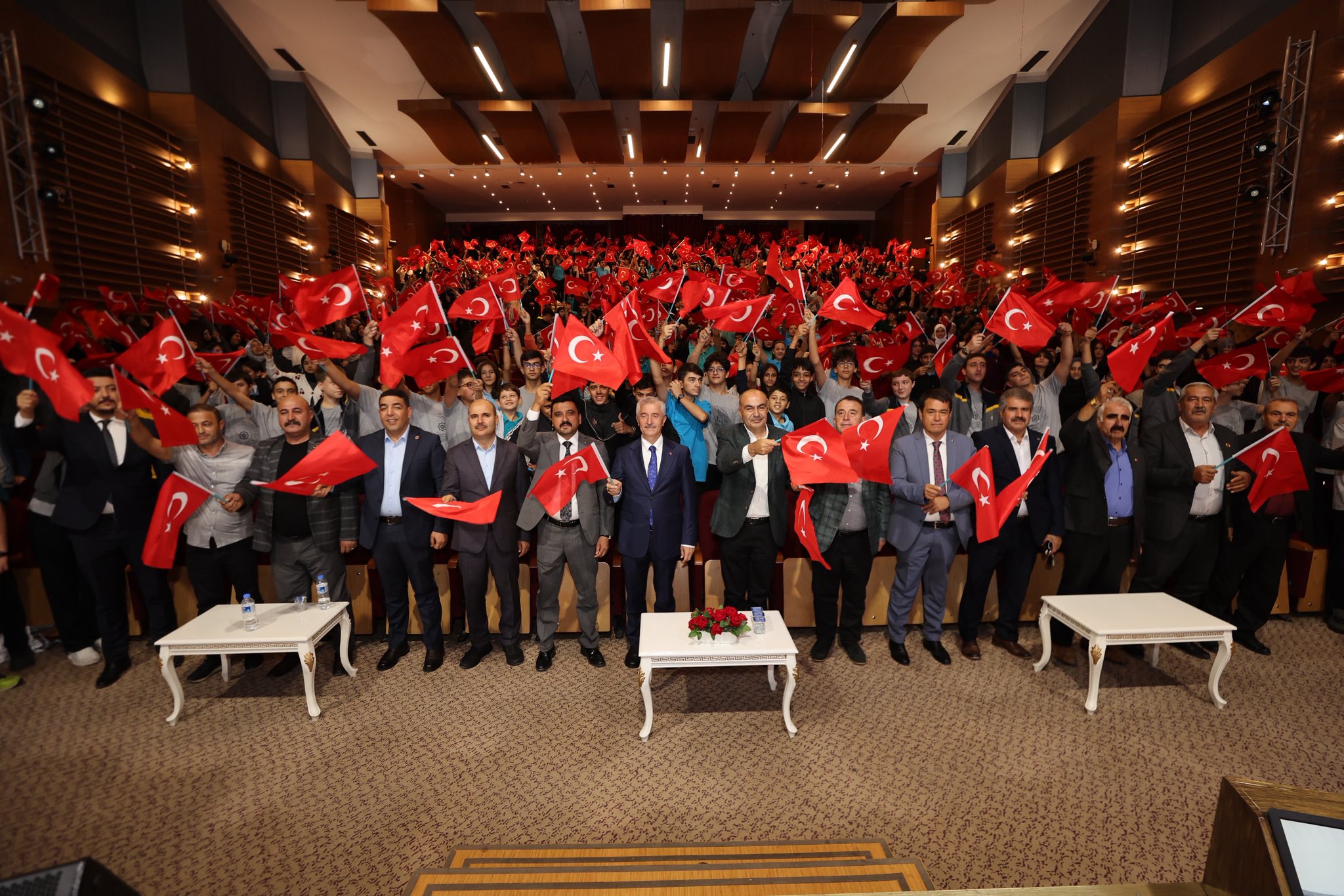 Gazi Torunlar� �anakkale�de Ecdad �le Bulu�uyor