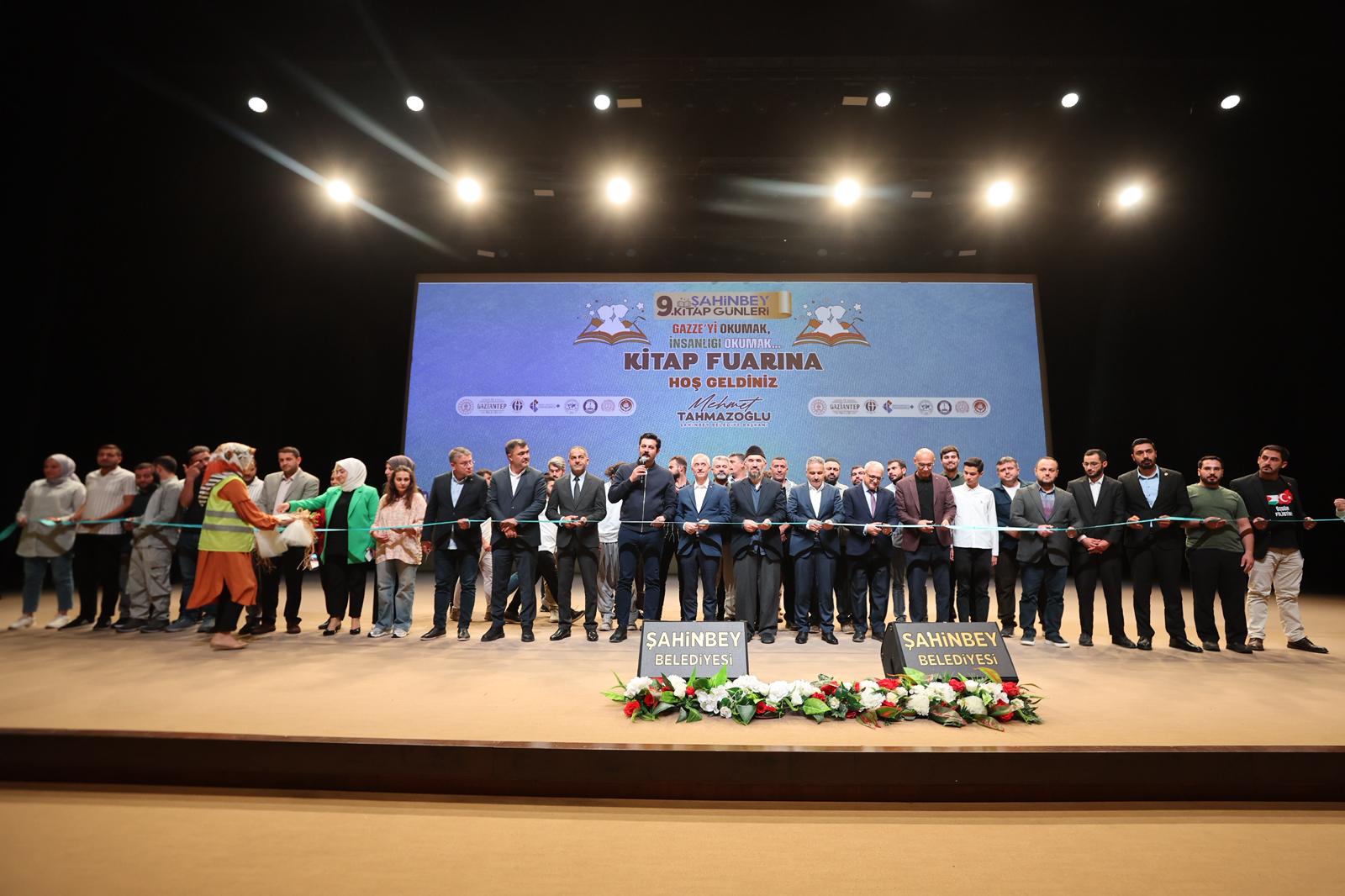 Belediyemizin 9. Kitap Fuar� Kap�lar�n� A�t�