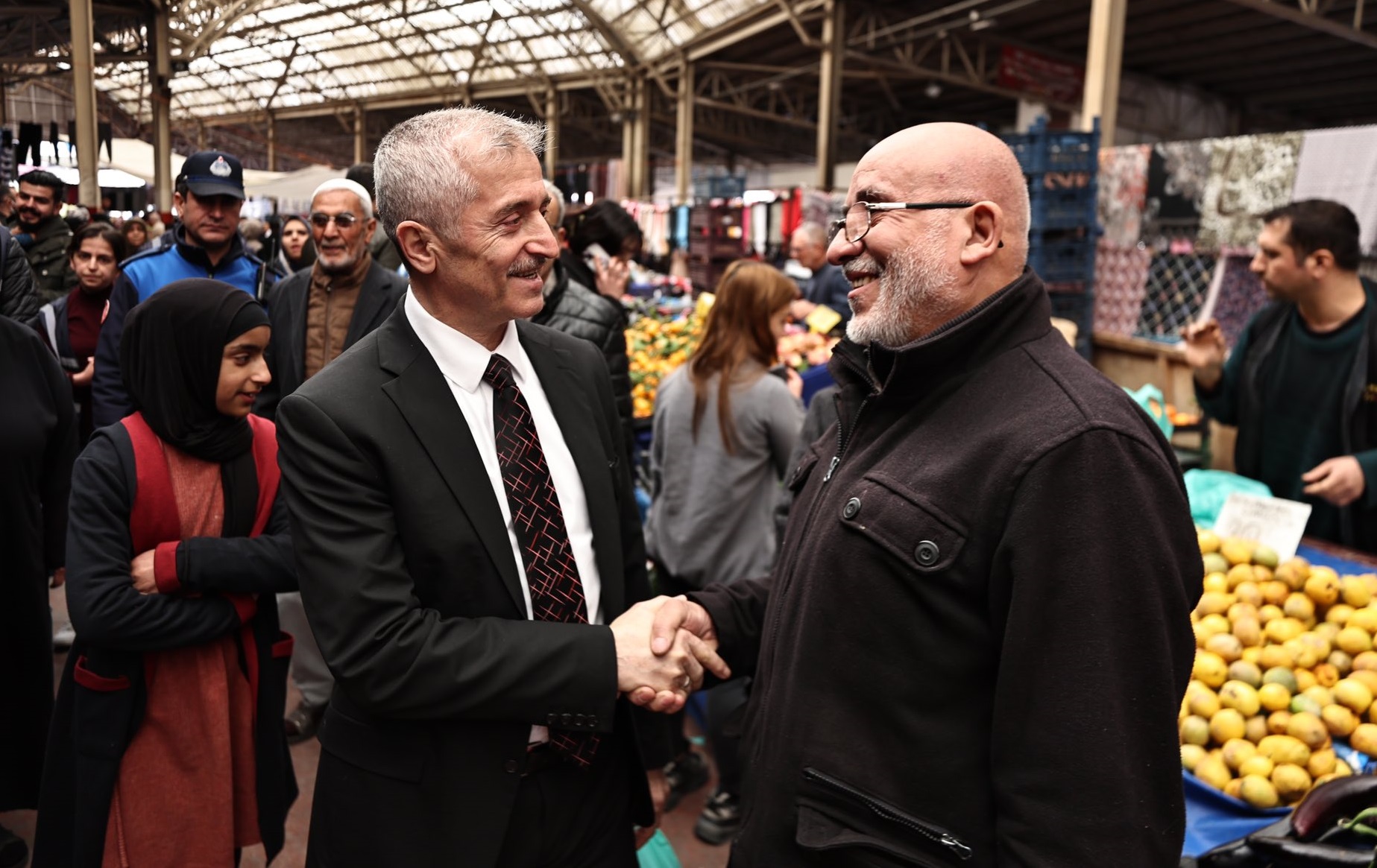 Ba�kan�m�z Semt Pazar� Esnaf�n� Ziyaret Etti