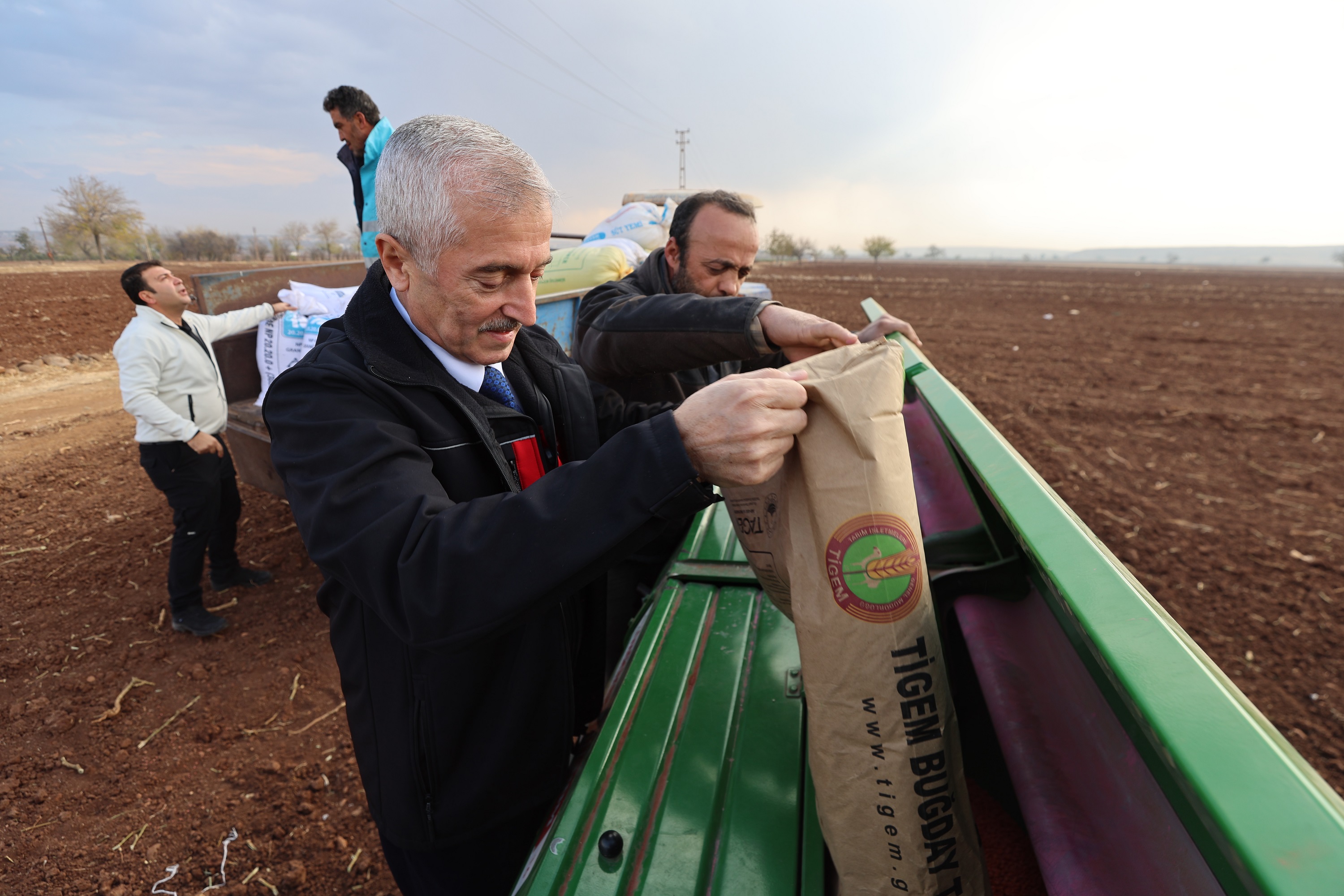 Ba�kan�m�z Da��tt��� Tohumlar� �ift�ilerle Ekti