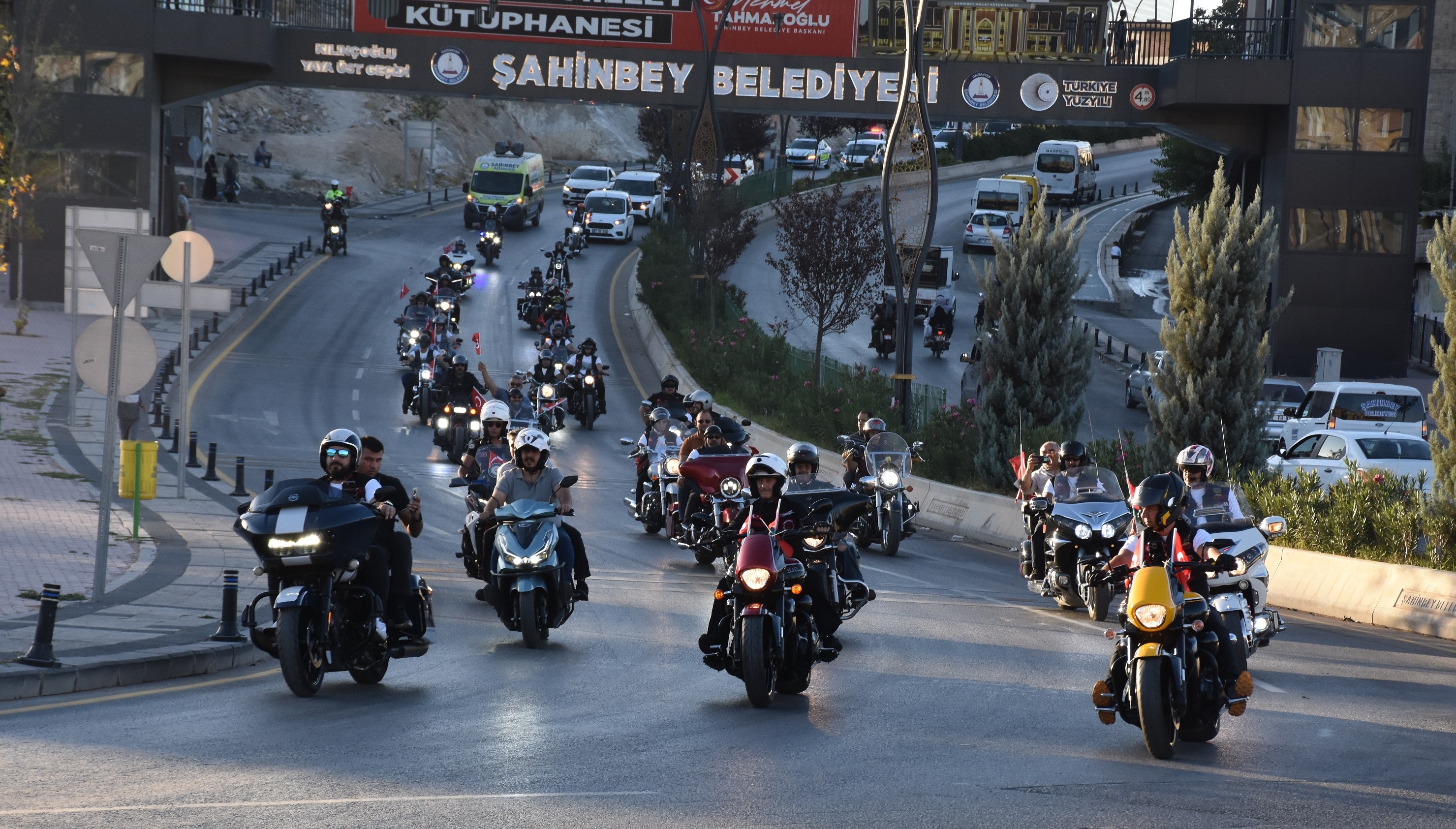 Ba�kan Tahmazo�lu ve T�rk Chopper Gaziler ��in Turlad�