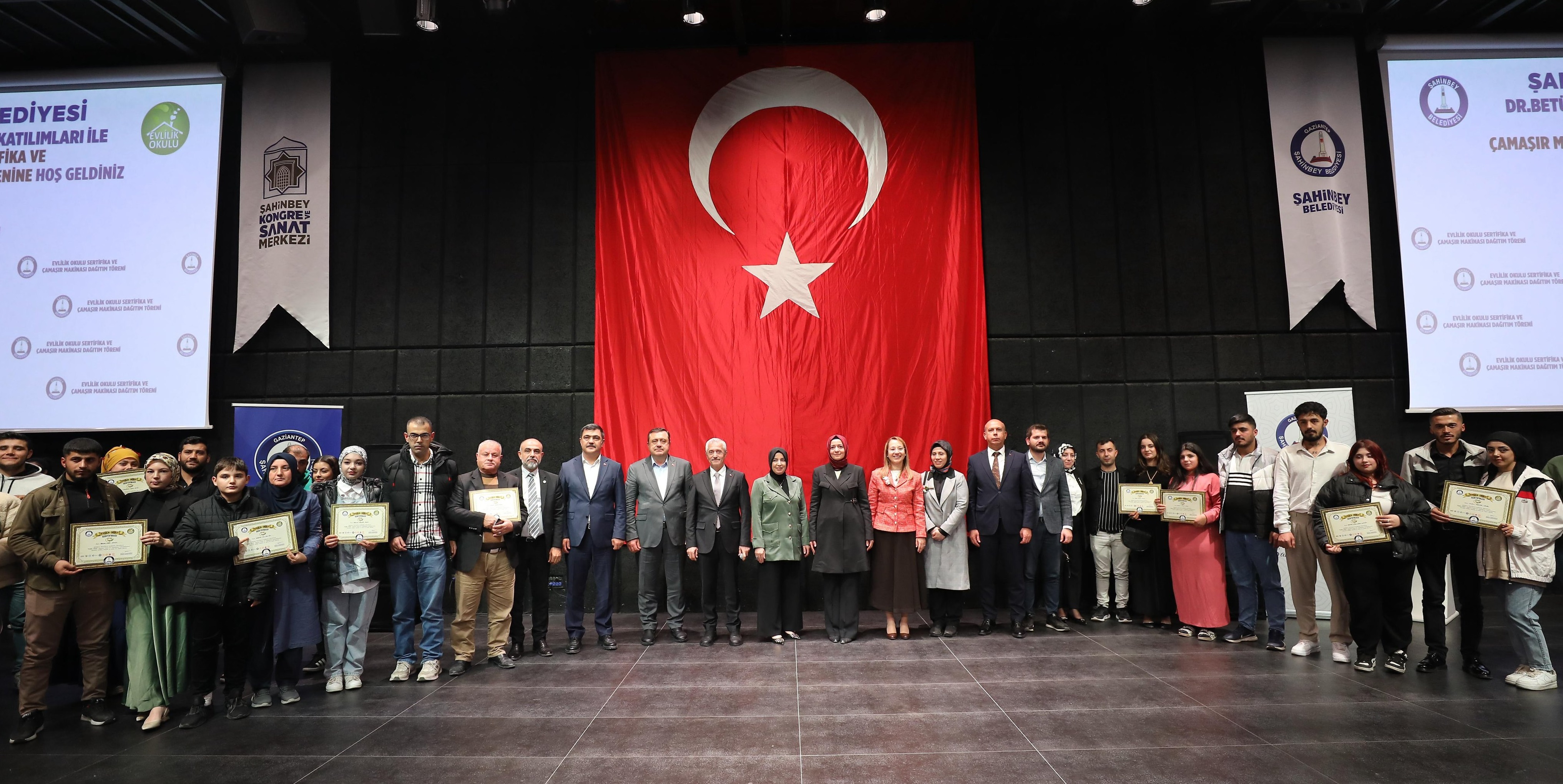 Millet K�t�phanesi, Millet Camii ve Evlilik Okulu Program�na Yo�un �lgi