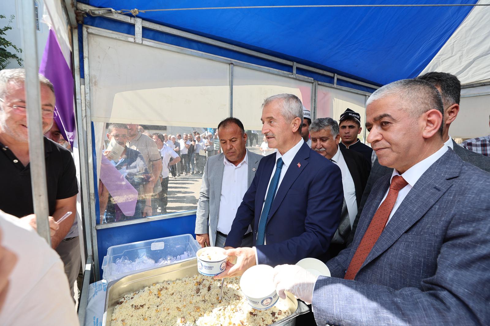 Belediyemiz Ahilik Haftas�n� Pilav Da��tarak Kutlad�