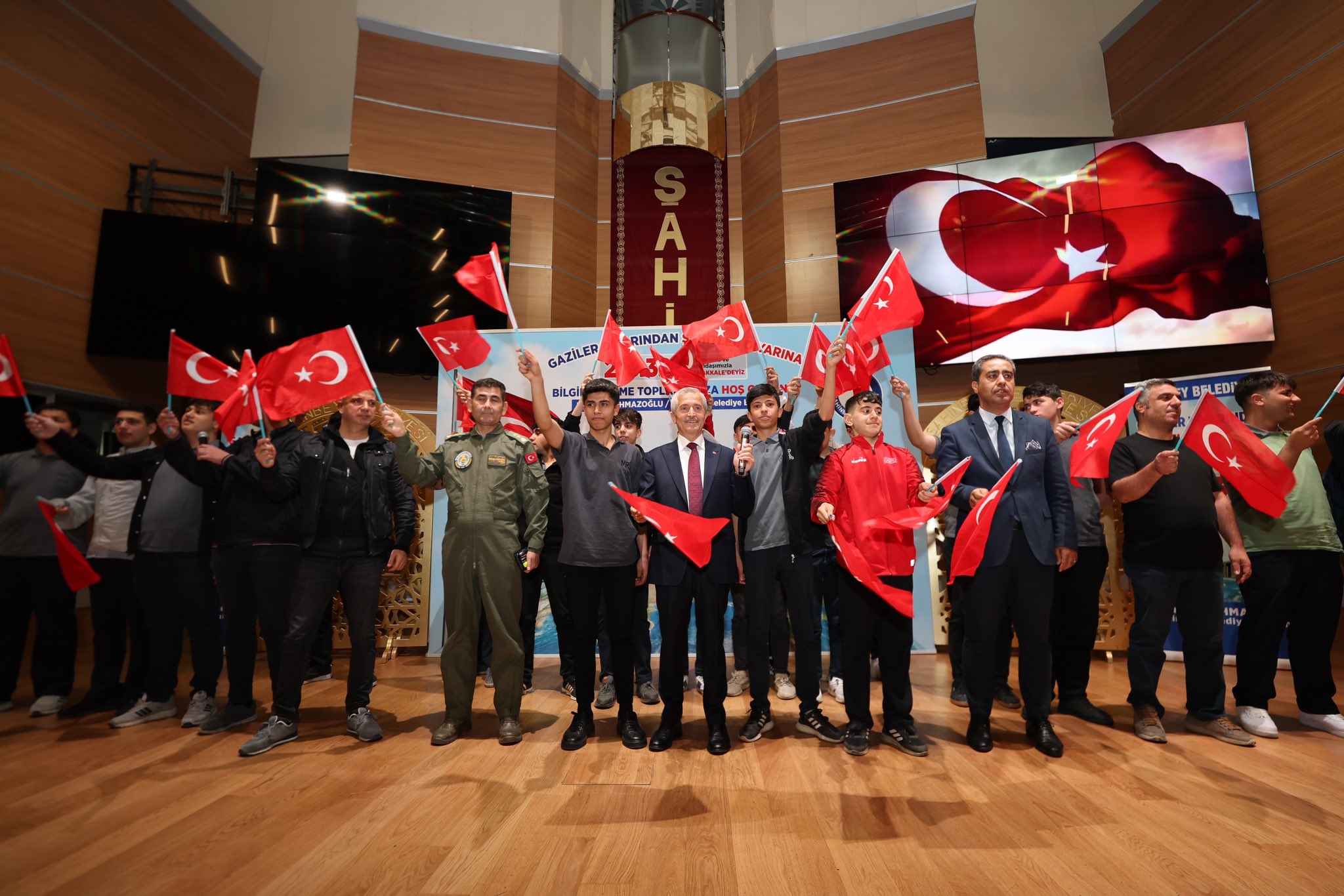 Gazi Torunlar� �anakkale�de Ecdad �le Bulu�uyor