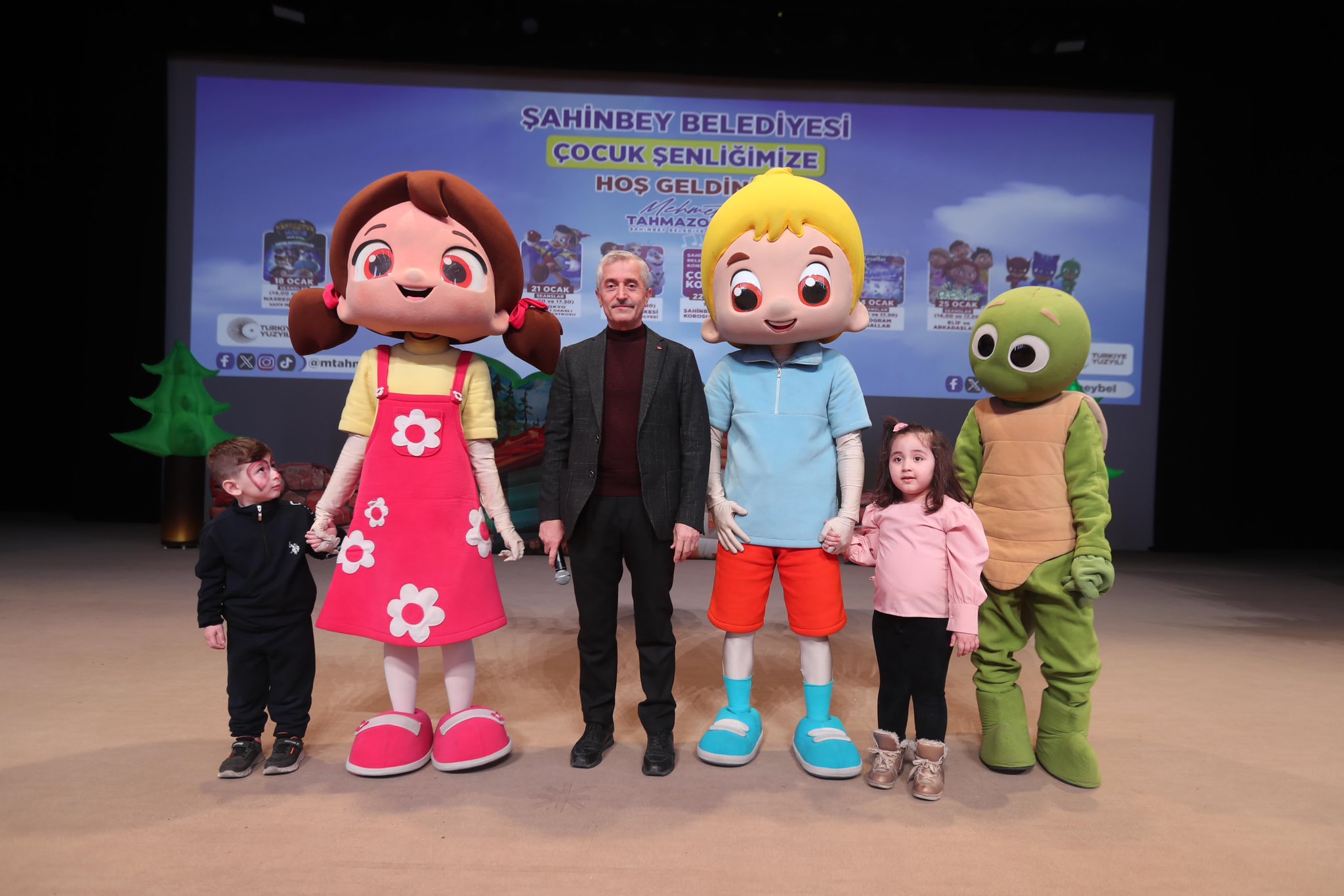 Belediyemiz �ocuk �enli�i Kap�lar�n� A�t�