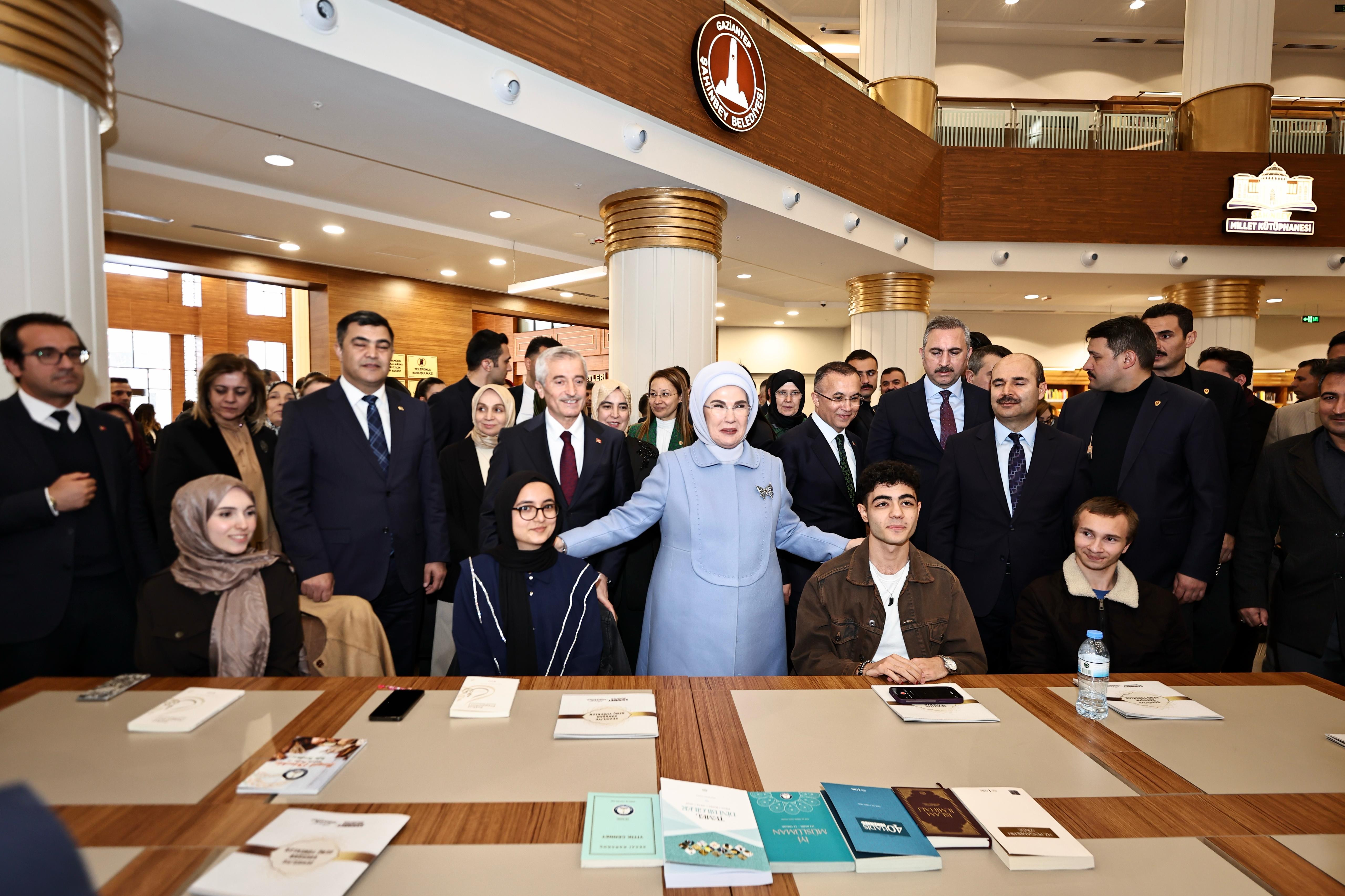 �ahinbey Millet K�t�phanesi Emine Erdo�an�� A��rlad�