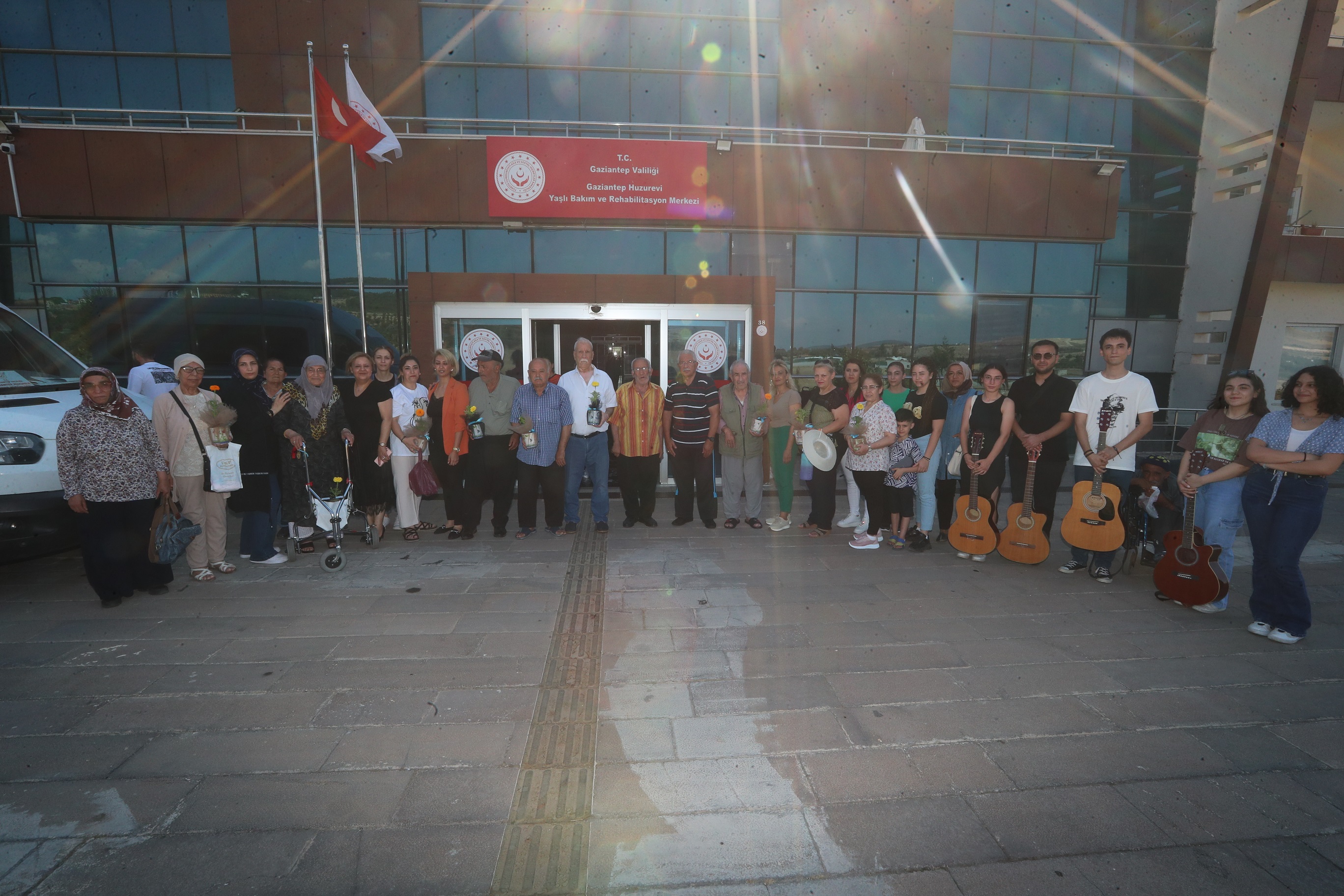 Belediyemiz Kursiyerleri Huzurevini Ziyaret Etti