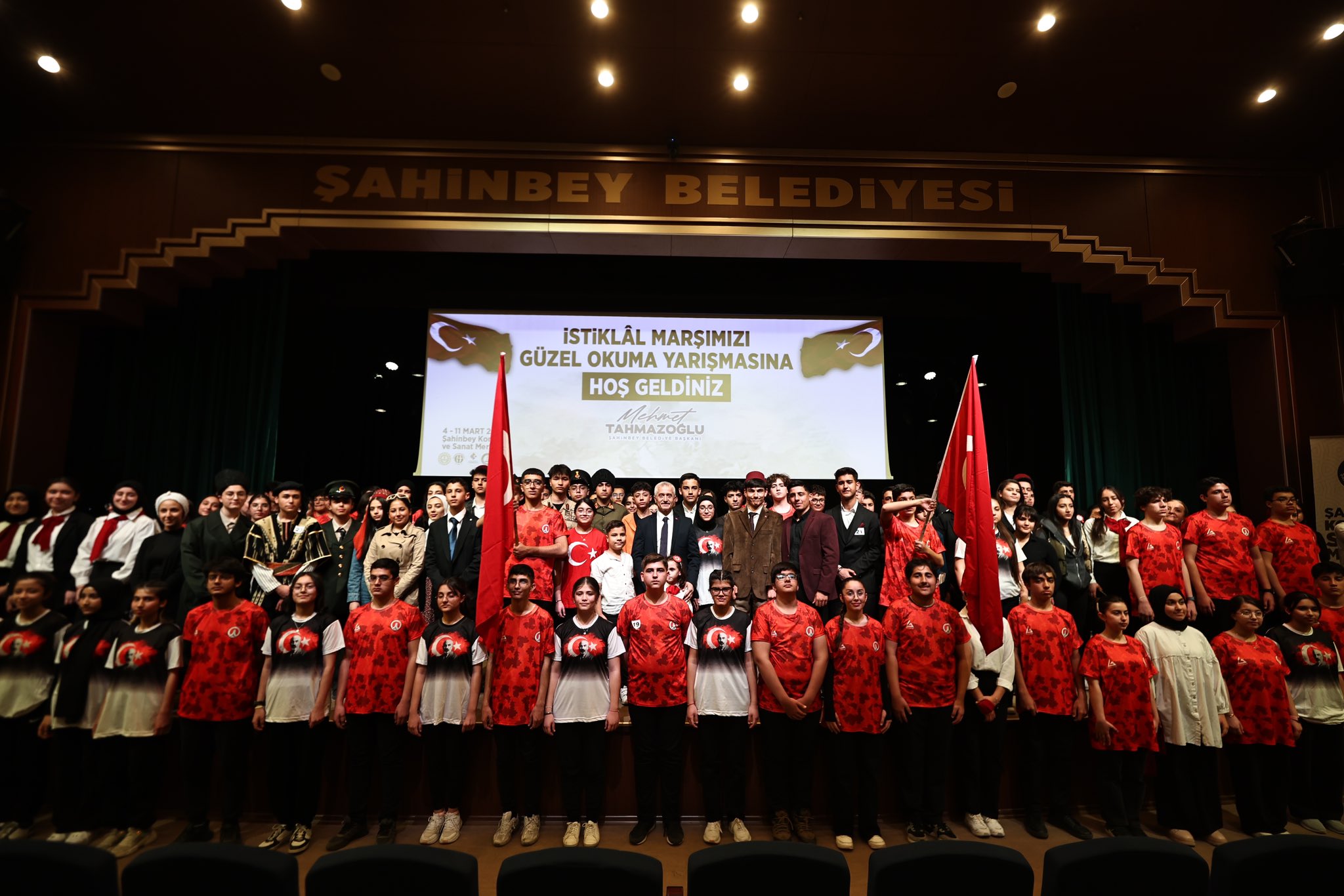 �ahinbeyli ��renciler �stiklal Mar��n� En G�zel Okumak ��in Yar��t�