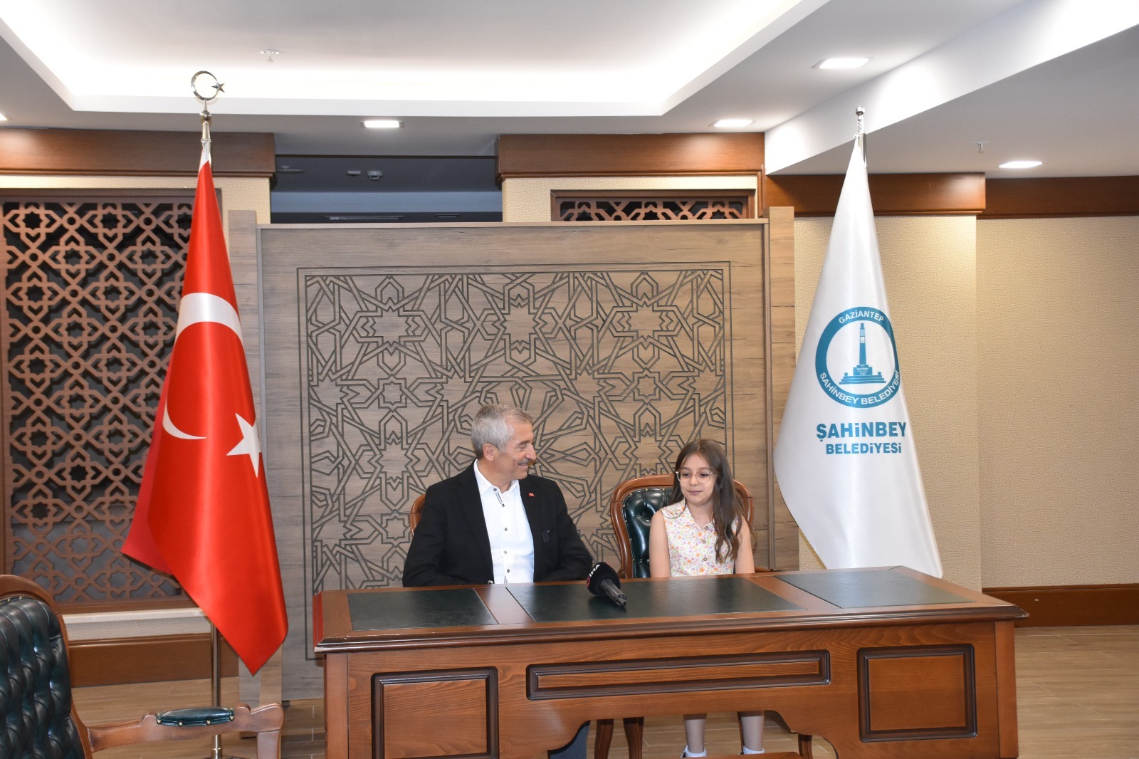 �ahinbey de Makam Koltu�una Depremzede Nisa Oturdu