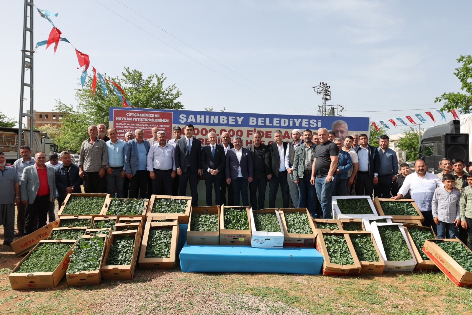 Belediyemizde Fide Da��t�m� Devam Ediyor