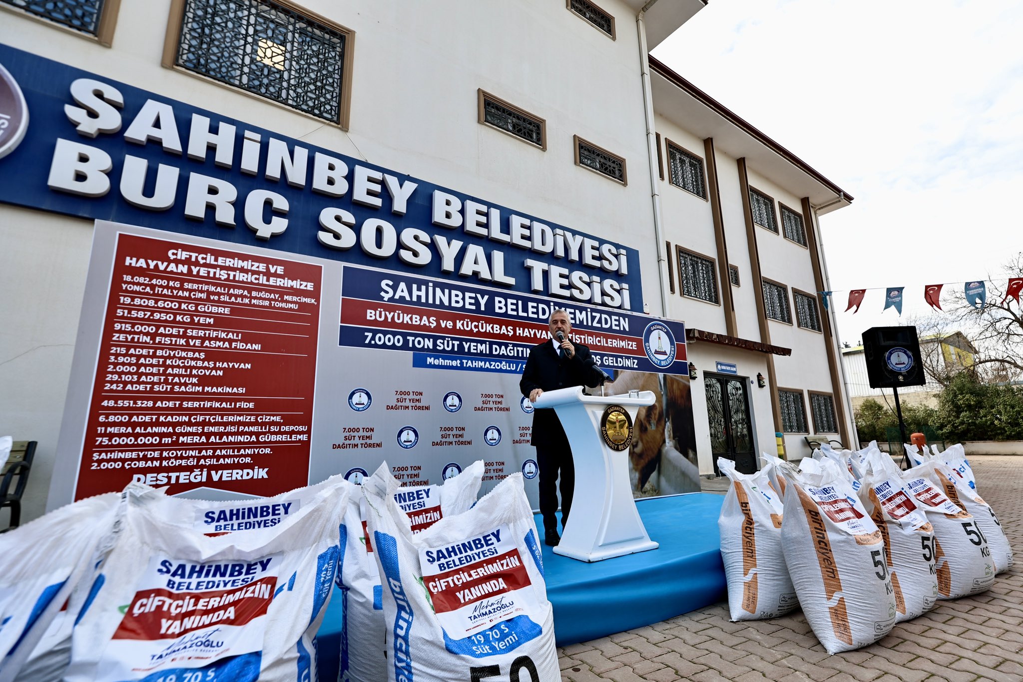 Belediyemizin Yem Deste�i Devam Ediyor