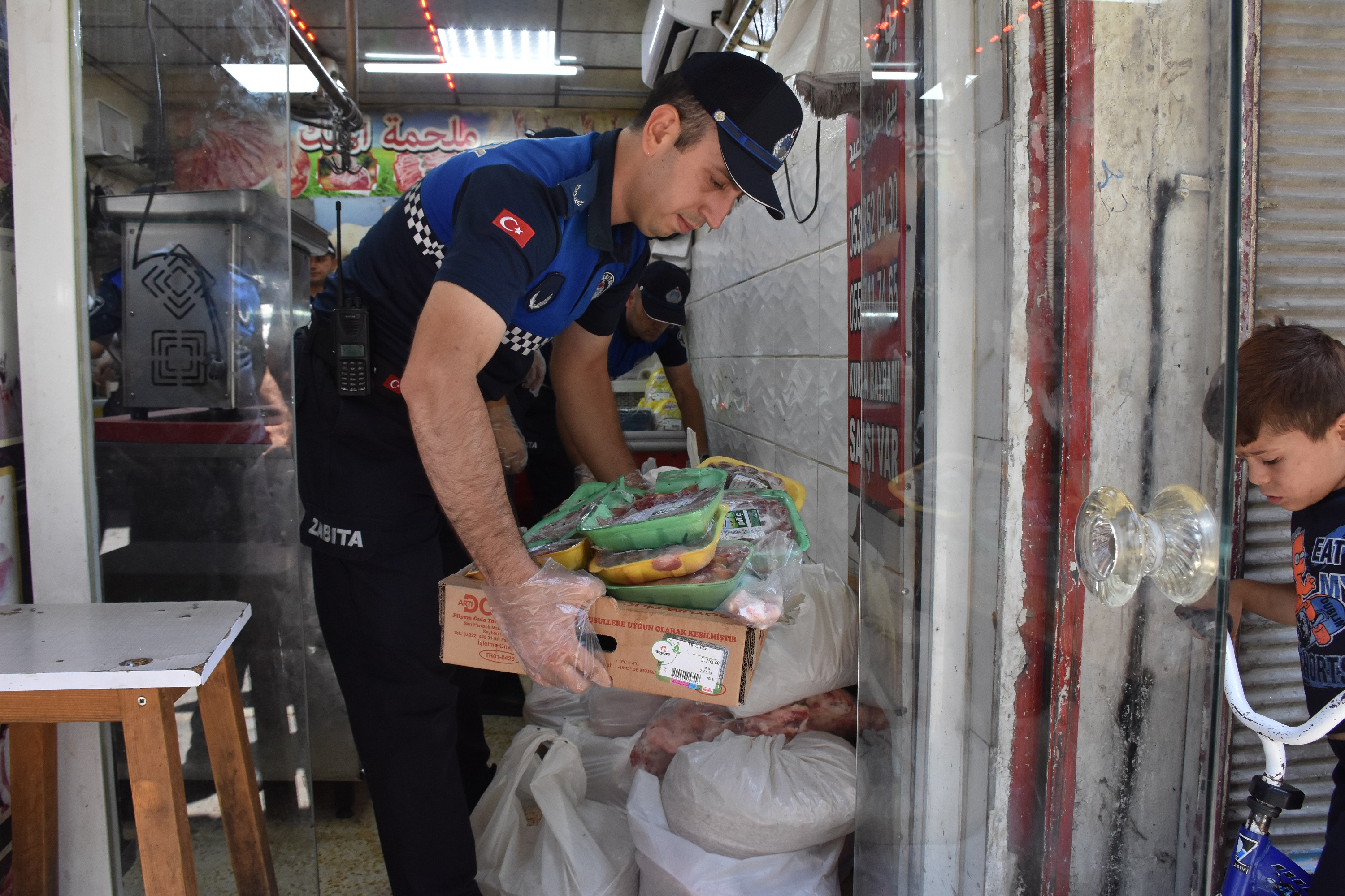 Belediyemiz Zab�ta Ekipleri Vatanda��n Sa�l��� ��in �al���yor