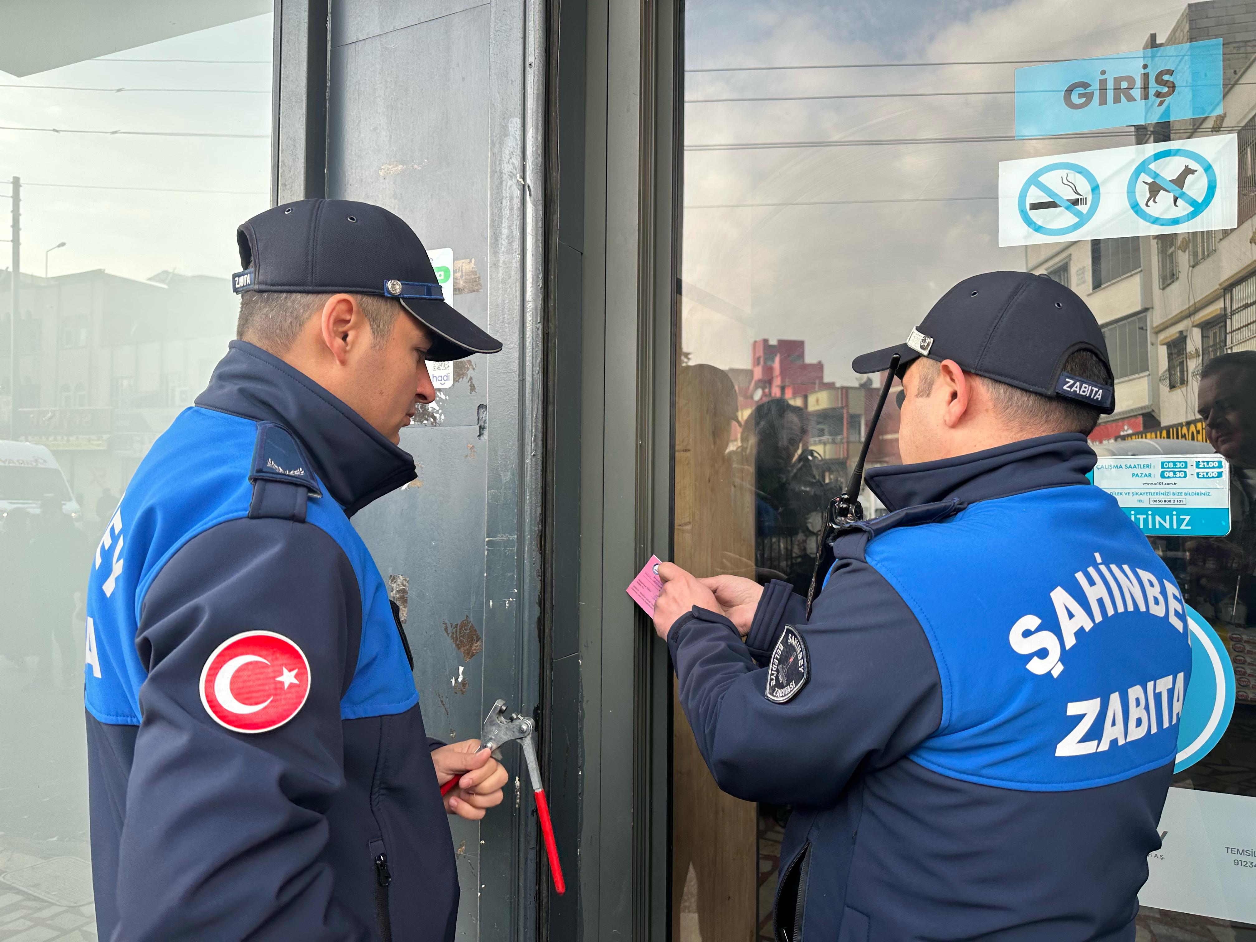 Belediyemiz Zincir Marketin 2 �ubesini Kapatt�