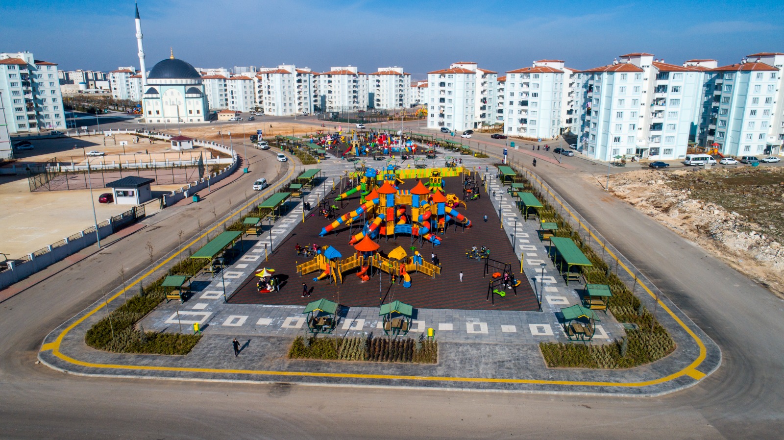 Mavikent Bar�� Man�o Park�