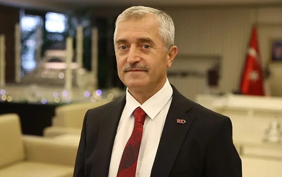 Bakanmzdan niversite rencilerine Mjde
